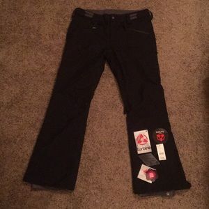Turbine size L snow pants- never worn!